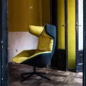 Take a line for a walk Moroso Sillón giratorio con edredón acolchado