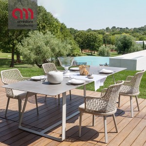 Emma Varaschin Sillon patas de aluminio asiento de tela
