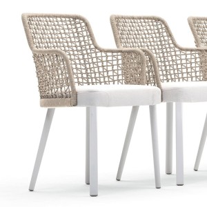 sillon-emma-varaschin-patas-de-aluminio-asiento-de-tela