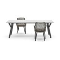 Emma Varaschin Sillon patas de aluminio asiento de tela