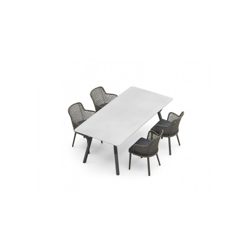 Emma Varaschin Sillon patas de aluminio asiento de tela