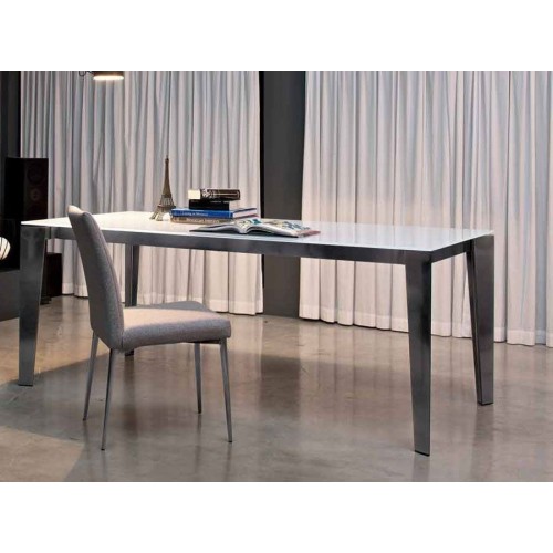 Cruz Bontempi Mesa estructura en acero lacado