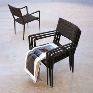silla-con-reposabrazos-experience-apilable-unopiu