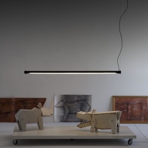 Lámpara colgante LED lineal Calabrone – Martinelli Luce