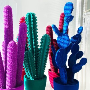 complemento-de-mobiliario-long-cactus-de-adriani-rossi