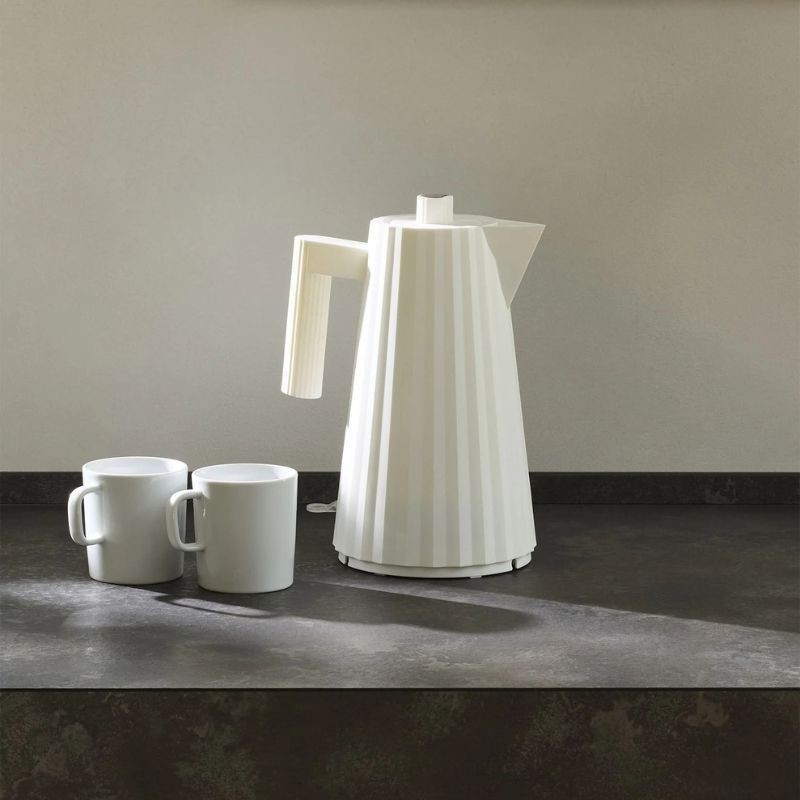 Hervidor eléctrico Plissé Alessi | Arredare Moderno