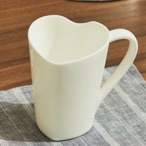Taza con forma de corazón To Alessi | Arredare Moderno
