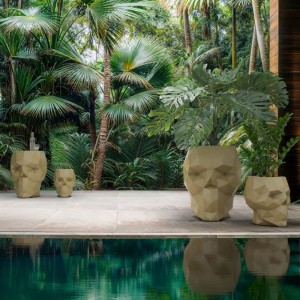 macetero-de-exterior-skull-vondom-iluminable