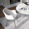 Silla Gaia Tonin Casa tapizada con brazos y patas metálicas