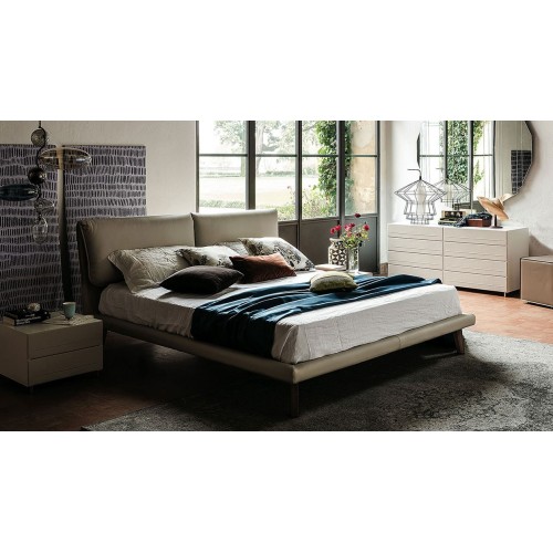 Adam Cattelan Italia Cama