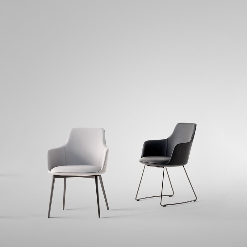 Silla tapizada Itala si Bonaldo con base de patín