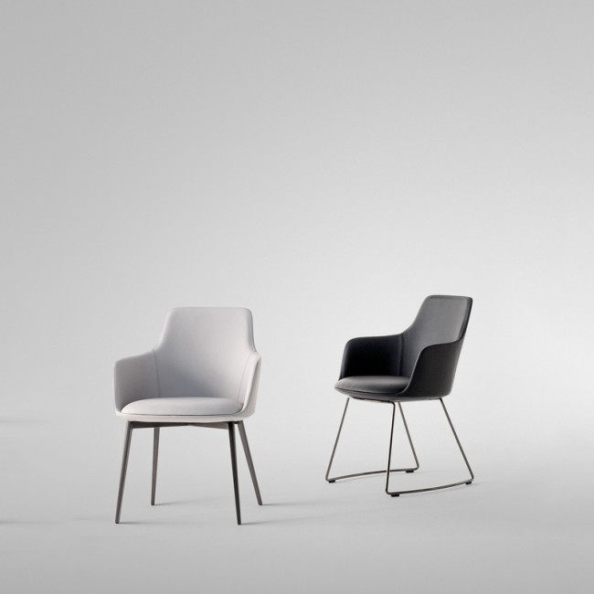 Silla tapizada Itala si Bonaldo con base de patín