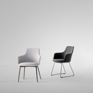 Silla tapizada Itala si Bonaldo con base de patín