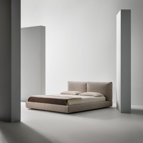 Cama Belloalto Bed Bonaldo diseño Gabriele y Oscar Buratti