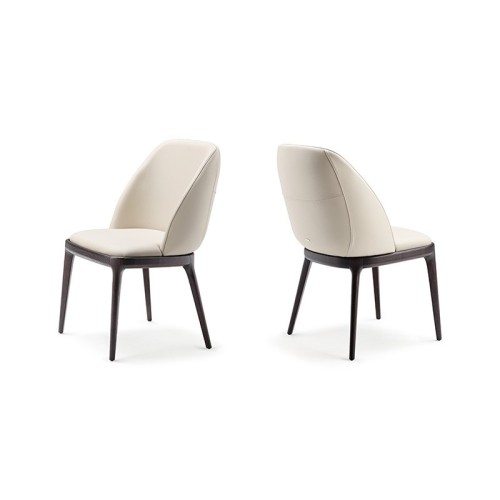 Mariel Cattelan Italia Silla